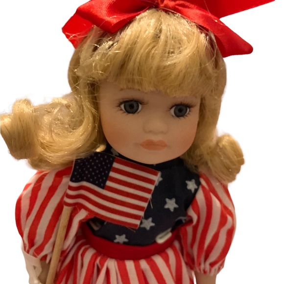 Royalton Collection Porcelain Doll Spirit of America Collection Samantha 10" - Picture 5 of 9